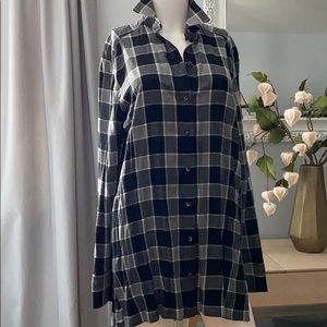 ALICE + OLIVIA Plaid Long shirt. Button up. Small